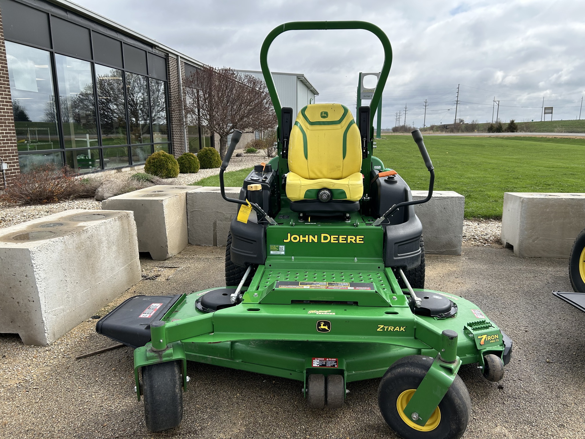  2024 John Deere Z997R at Heritage Tractor in Dixon, IL