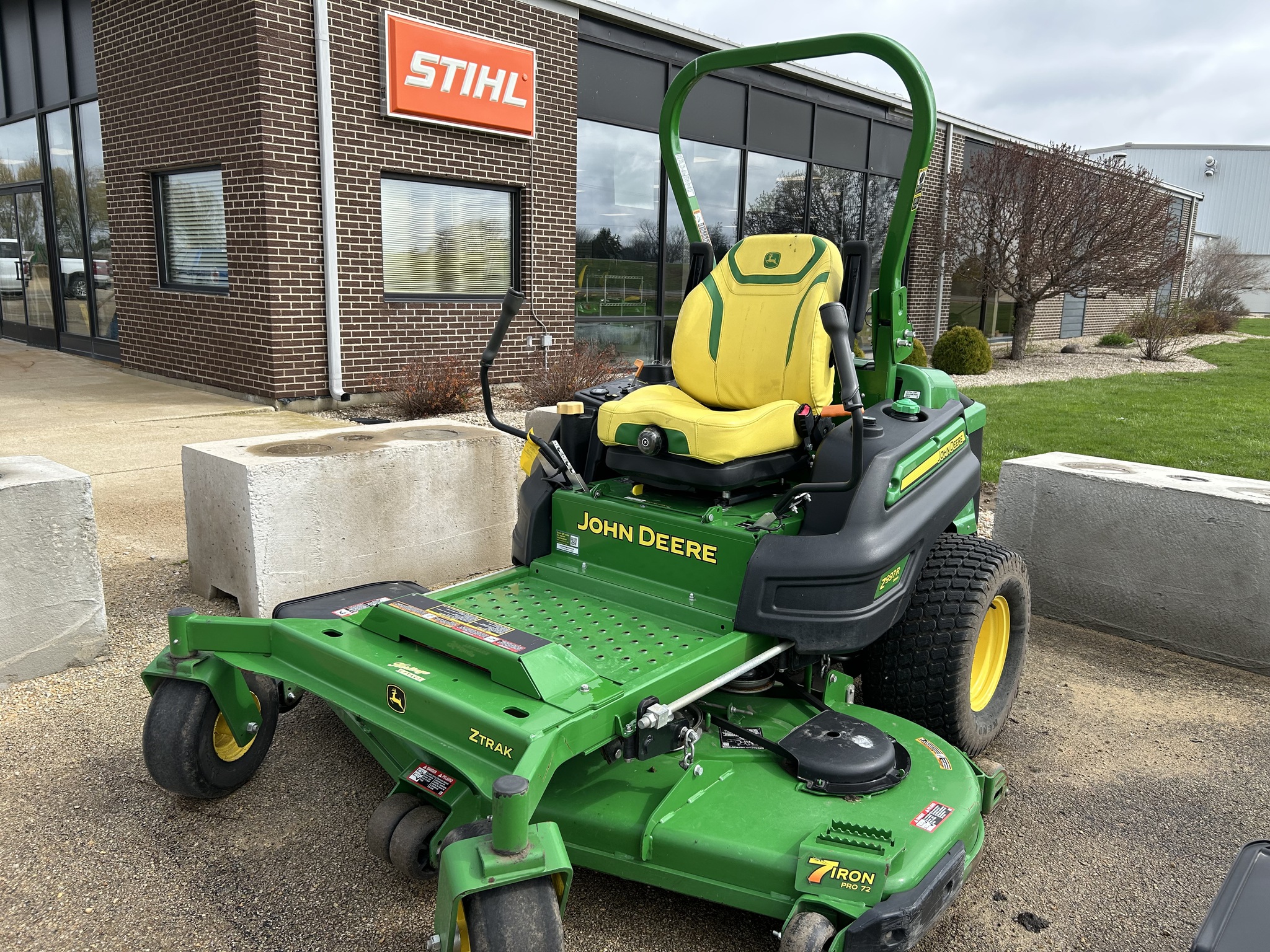  2024 John Deere Z997R at Heritage Tractor in Dixon, IL
