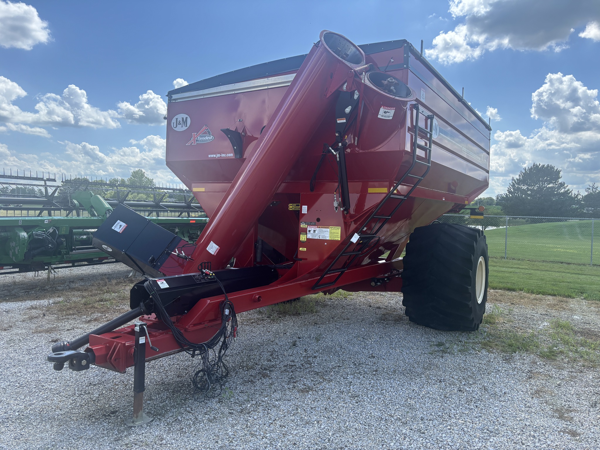 Used 2018 J&M 812 Grain Carts at Koenig Equipment in Greenville, OH - PhotoXL0