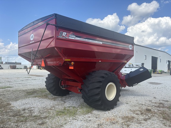 Used 2018 J&M 812 Grain Carts at Koenig Equipment in Greenville, OH - Photo5