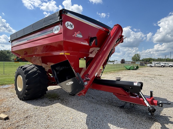 Used 2018 J&M 812 Grain Carts at Koenig Equipment in Greenville, OH - Photo8