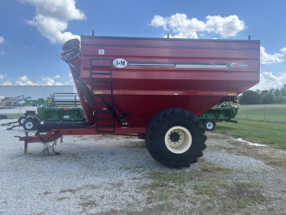 Used 2018 J&M 812 Grain Carts at Koenig Equipment in Greenville, OH - Photo2