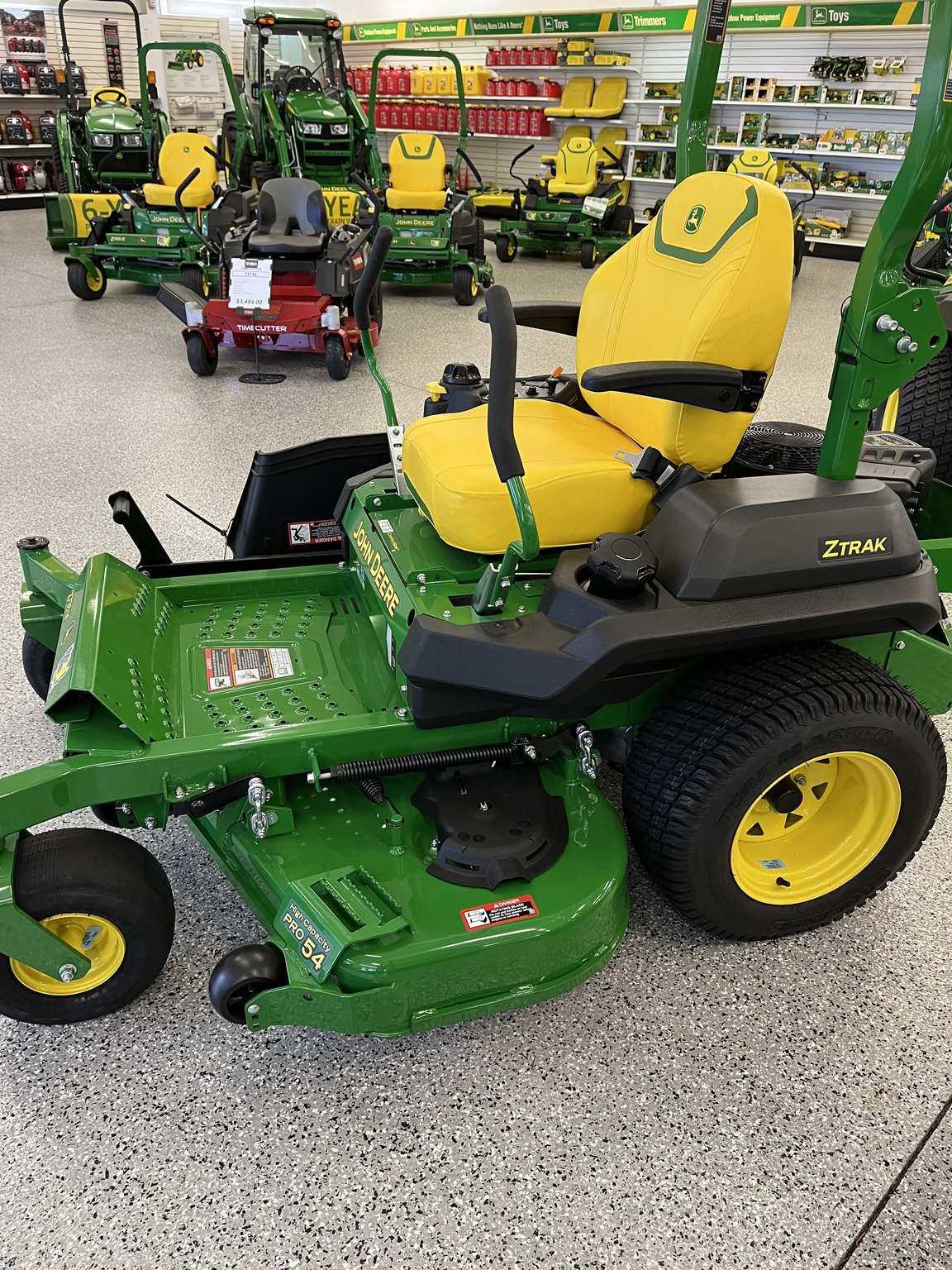 2025 John Deere Z735M Image 1