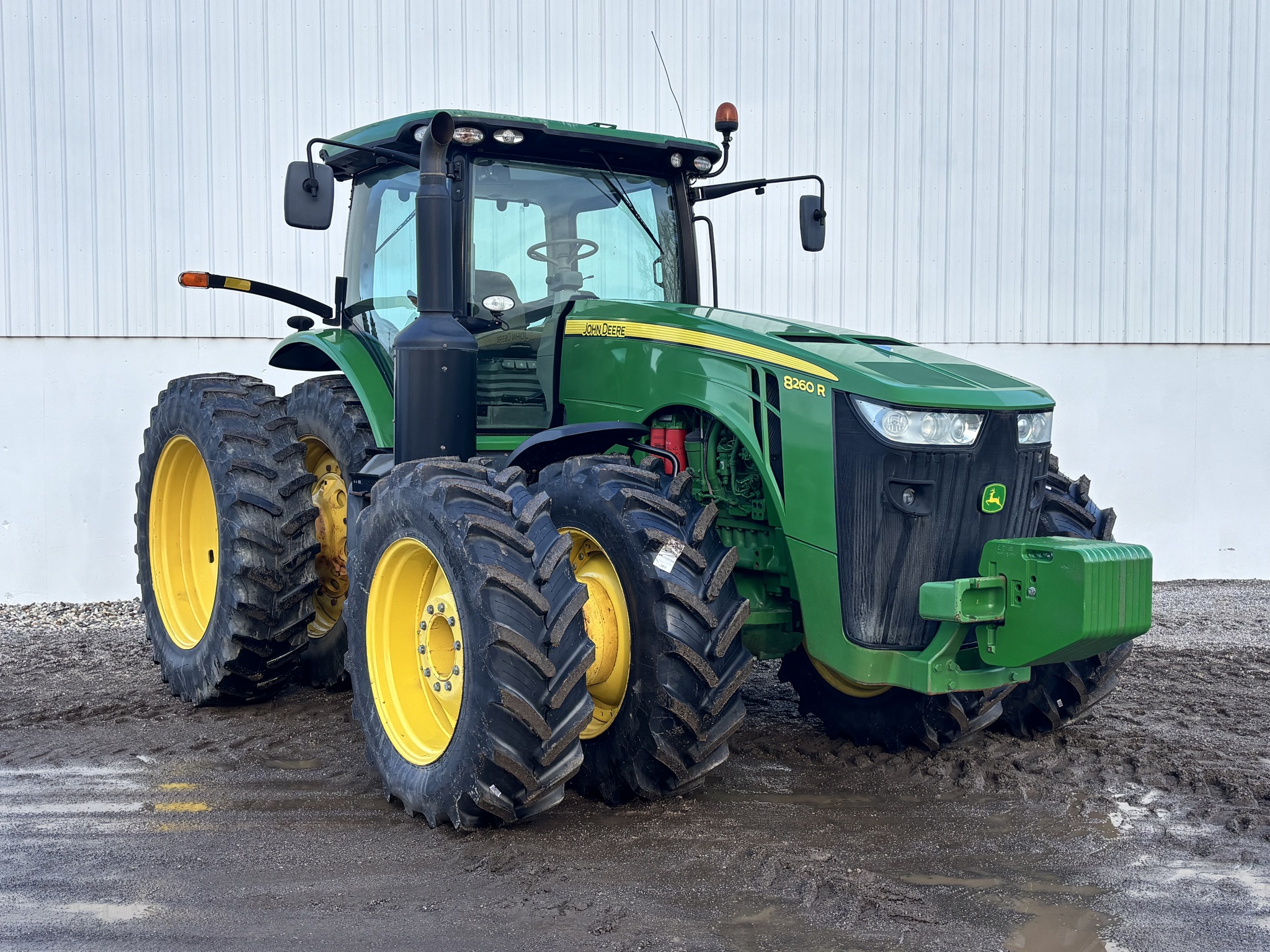 2013 John Deere 8260R Image 1