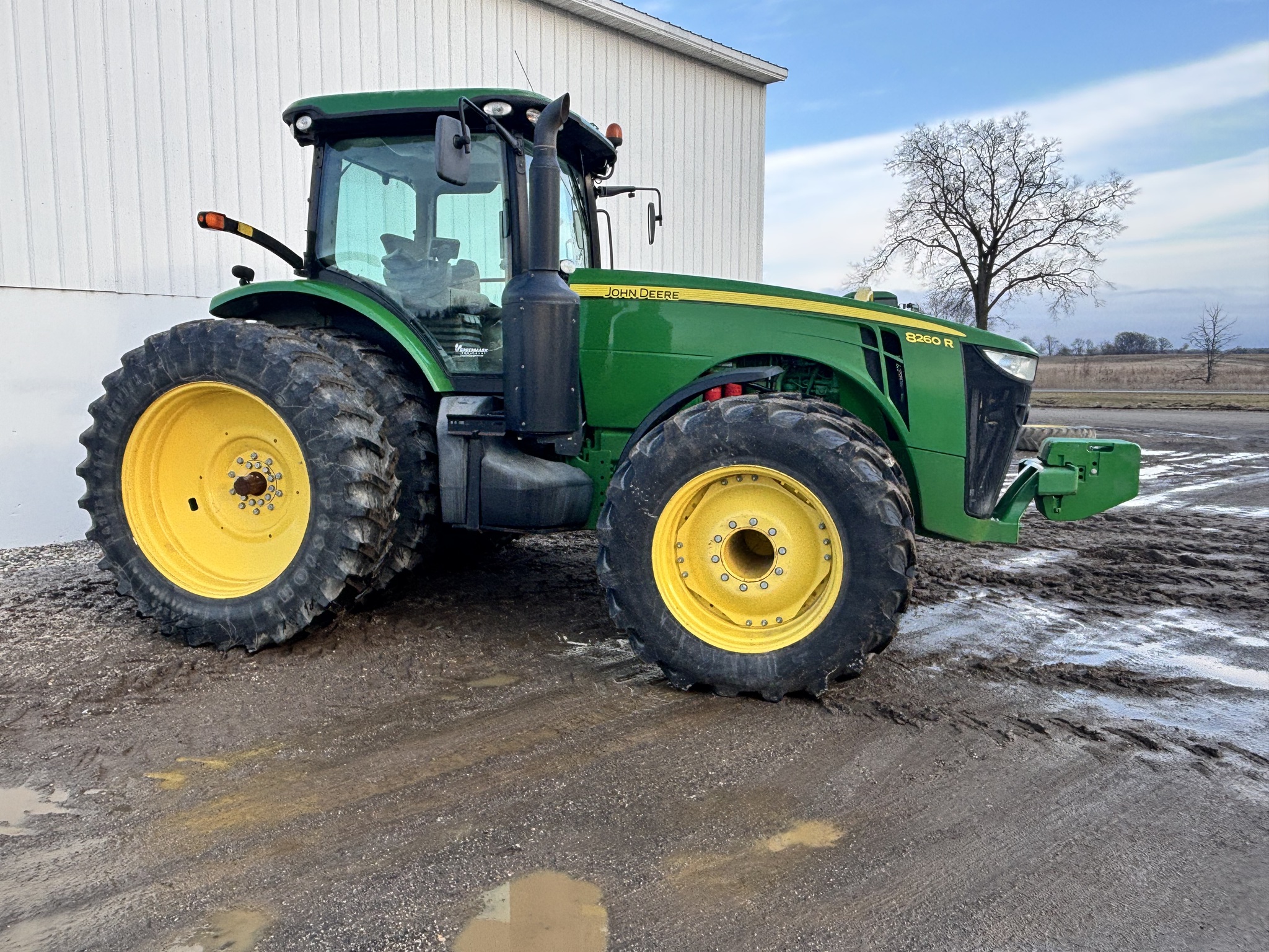 2013 John Deere 8260R Image 4