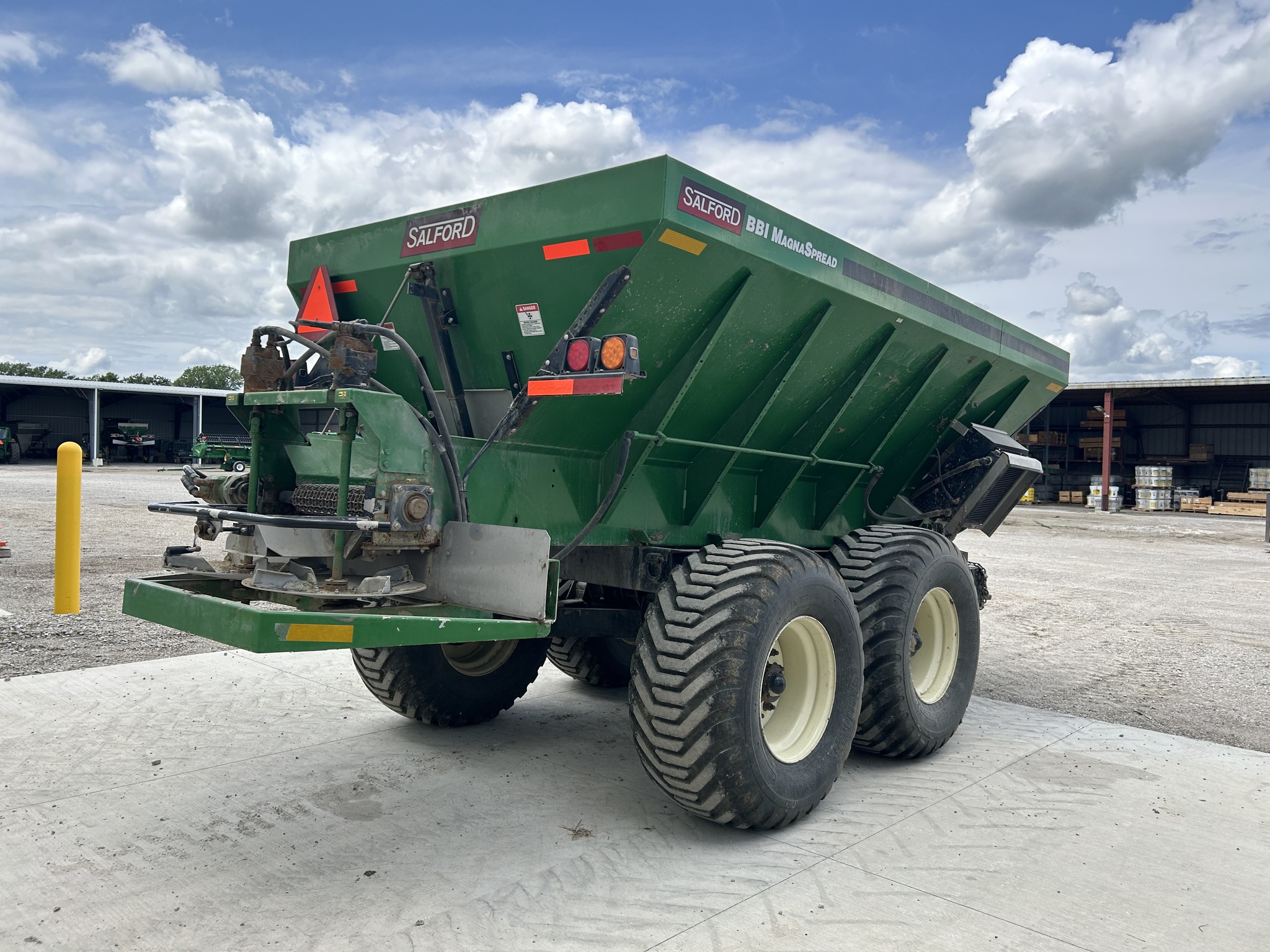  2022 BBI MAGNA SPREAD at Heritage Tractor in Pittsburg, KS