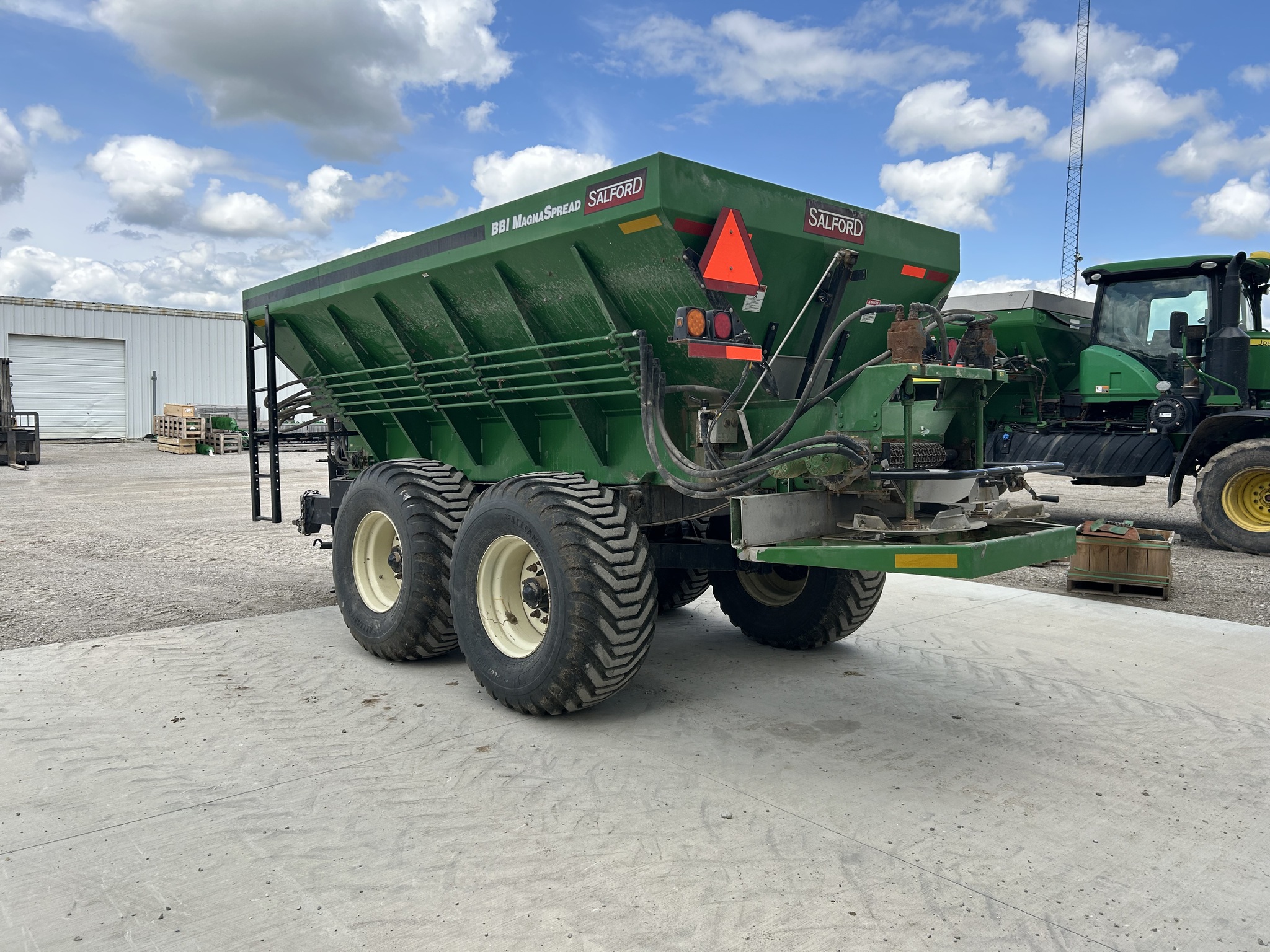  2022 BBI MAGNA SPREAD at Heritage Tractor in Pittsburg, KS