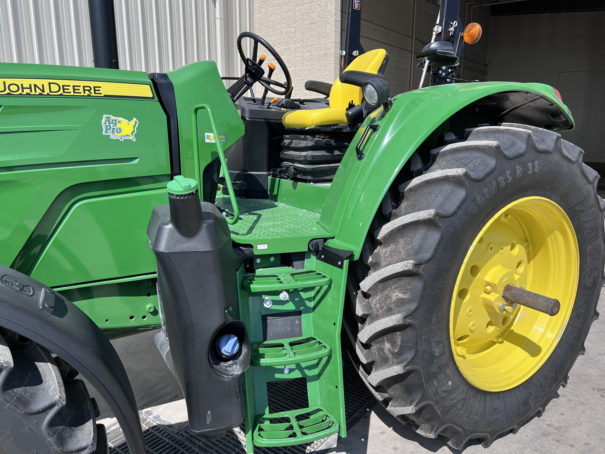 2023 John Deere 6130M Image 10
