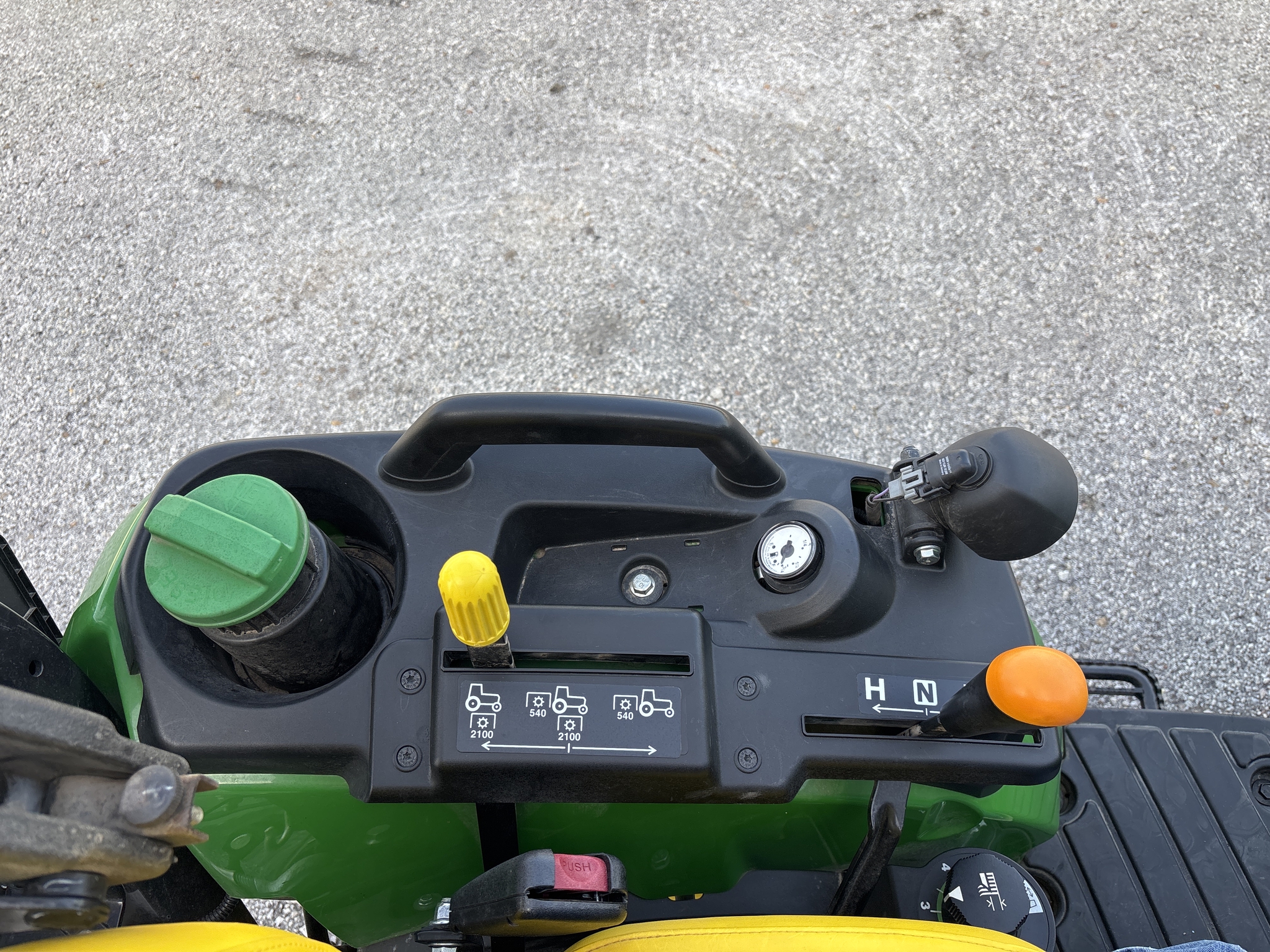 2022 John Deere 2025R Image 16