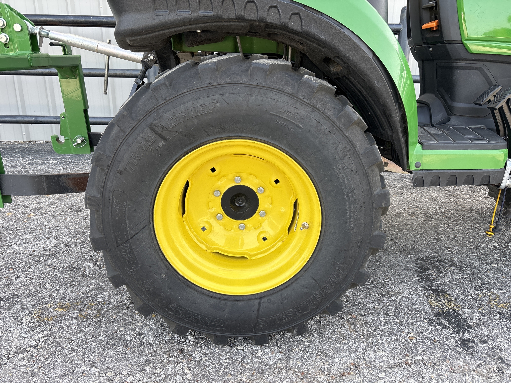 2022 John Deere 2025R Image 23