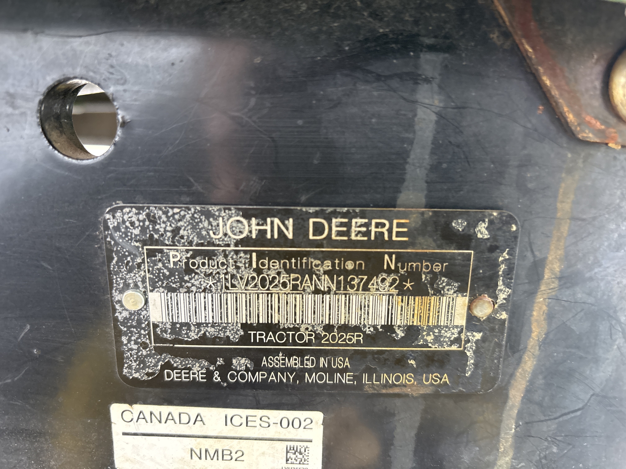 2022 John Deere 2025R Image 25