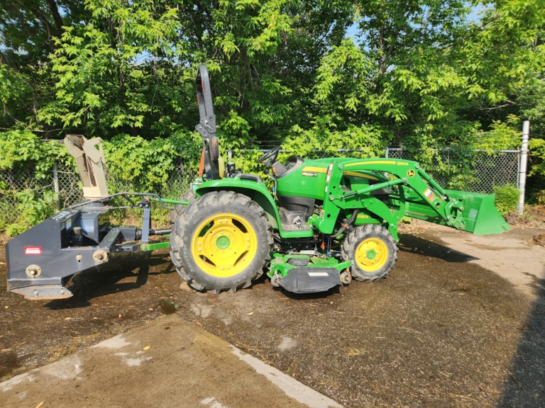 John Deere 3039R Image 5