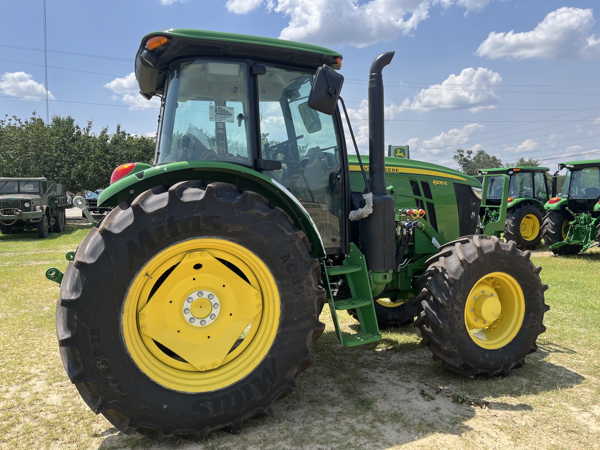2025 John Deere 6105E Image 3