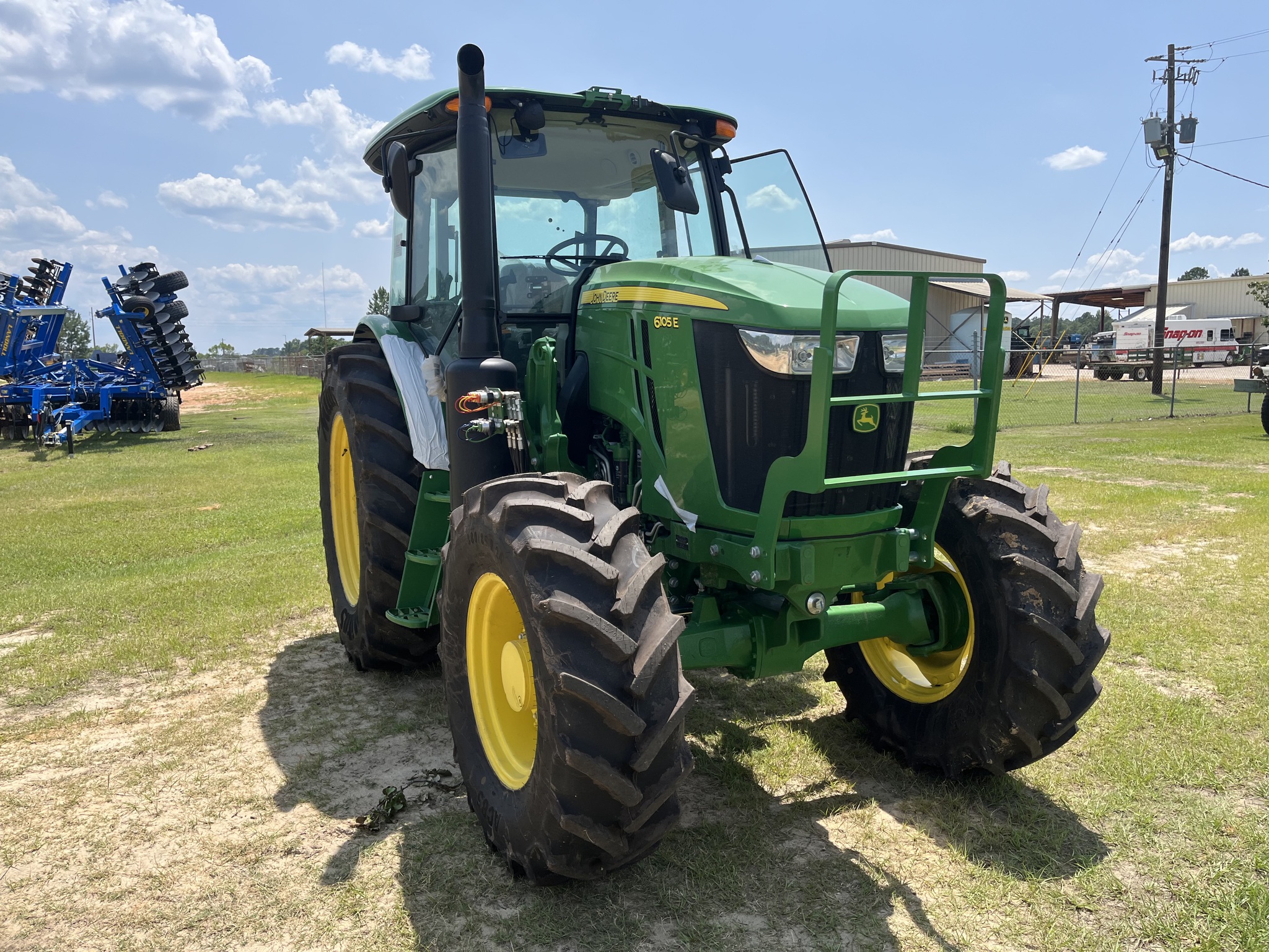 2025 John Deere 6105E Image 2