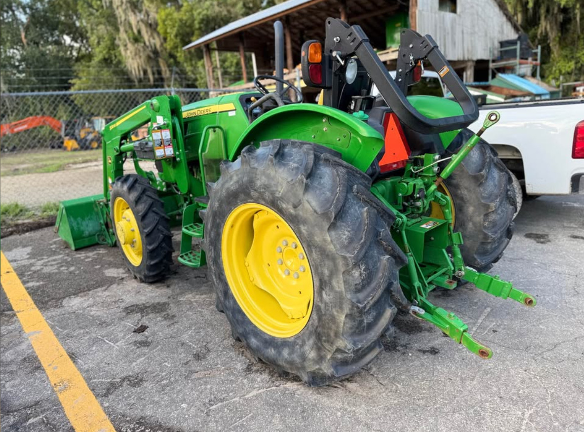 2020 John Deere 5075E Image 1