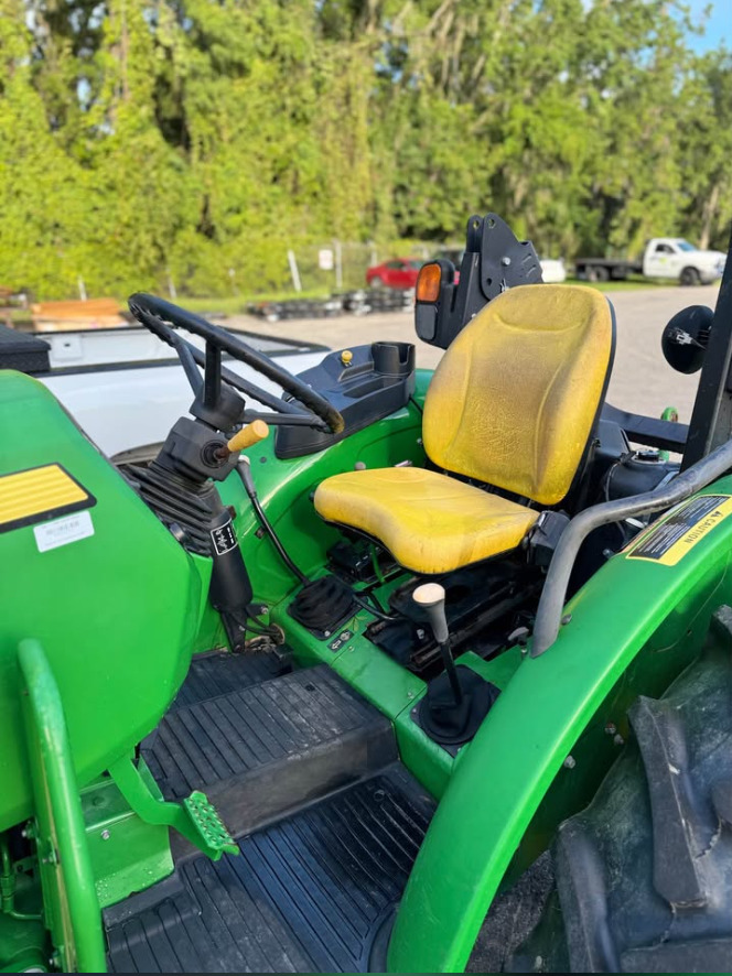 2020 John Deere 5075E Image 3