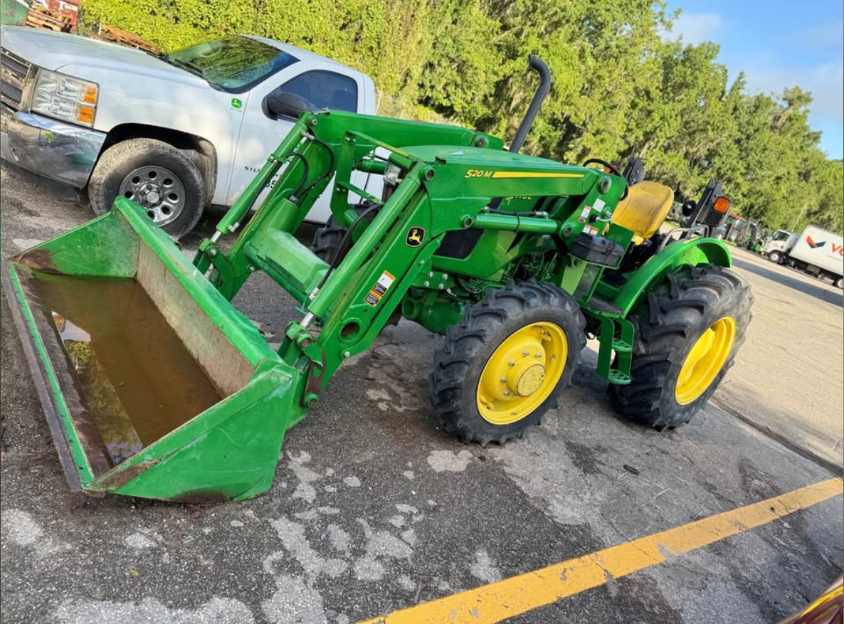 2020 John Deere 5075E Image 2