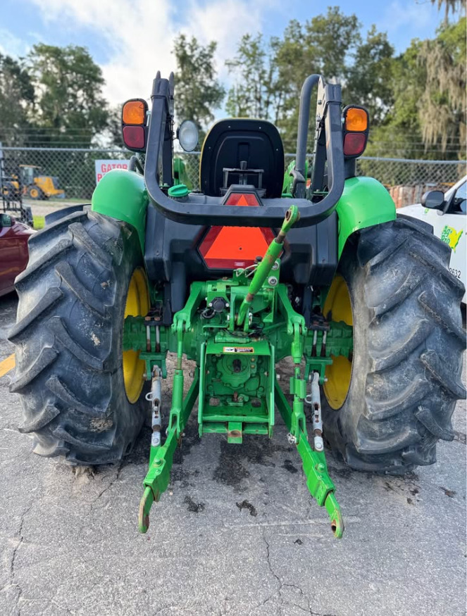 2020 John Deere 5075E Image 4