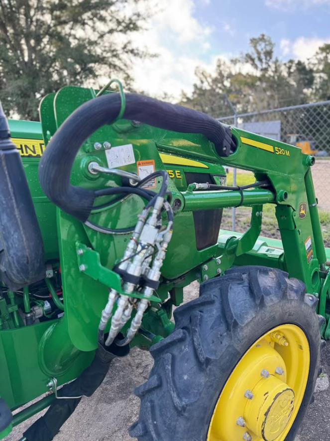 2020 John Deere 5075E Image 6
