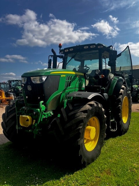 2019 John Deere 6215R