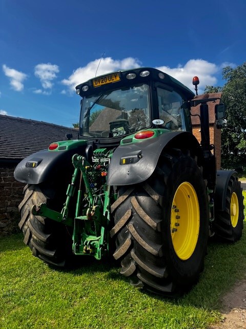 2019 John Deere 6215R