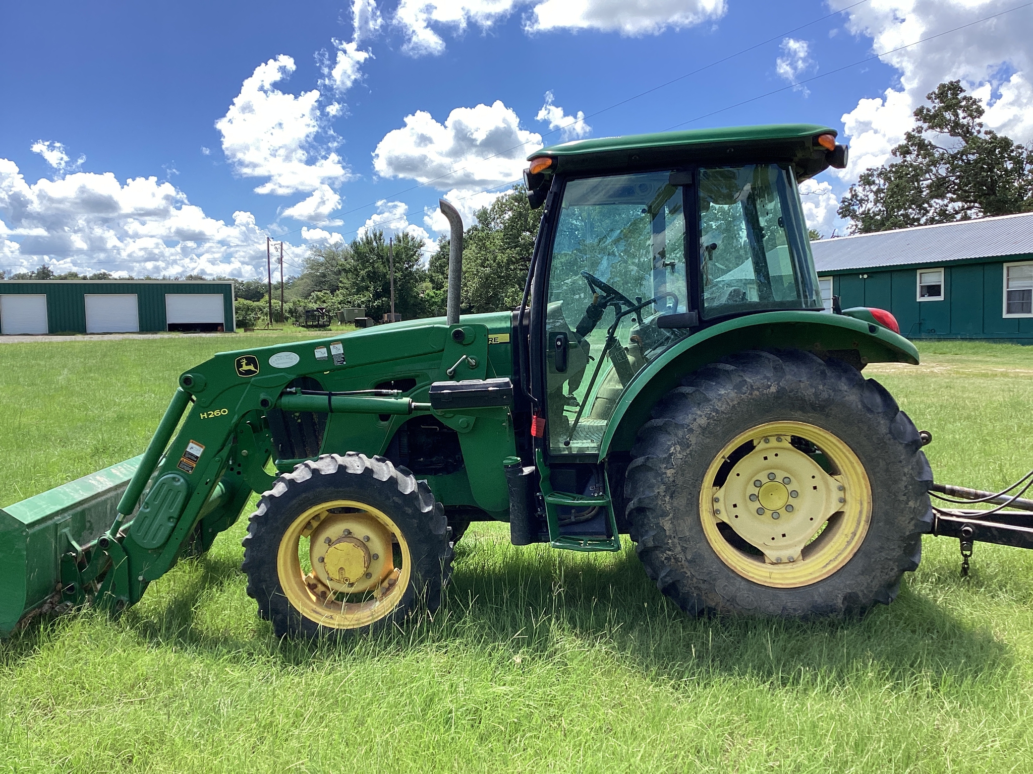 2013 John Deere 5083E Image 1