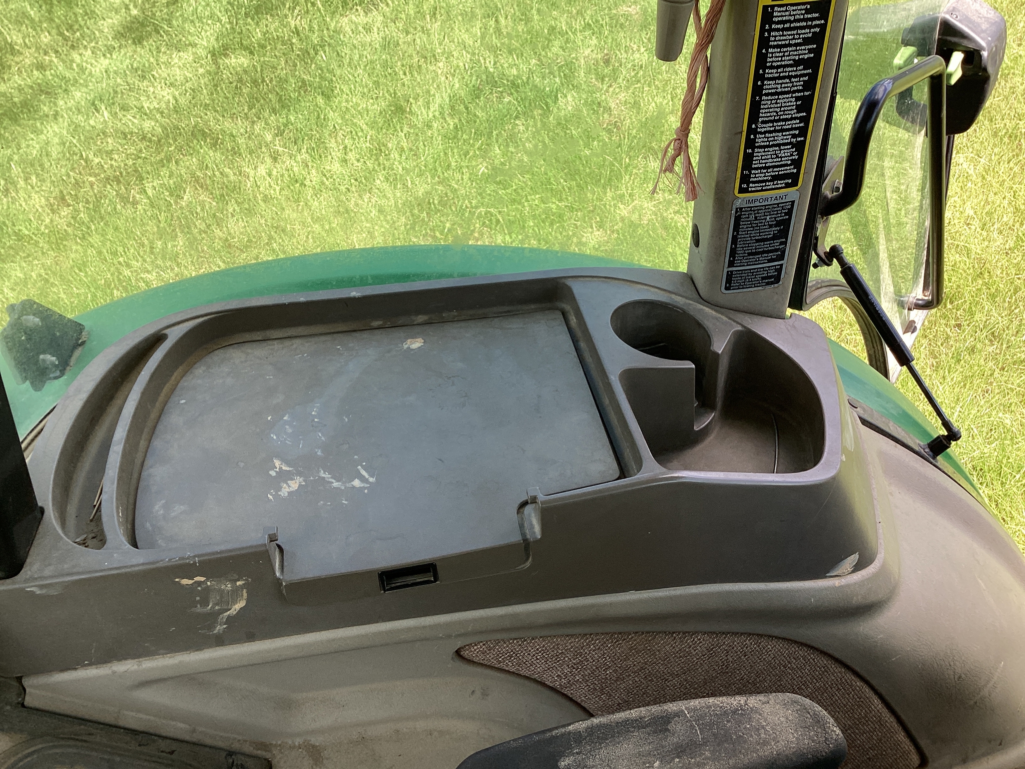 2013 John Deere 5083E Image 9