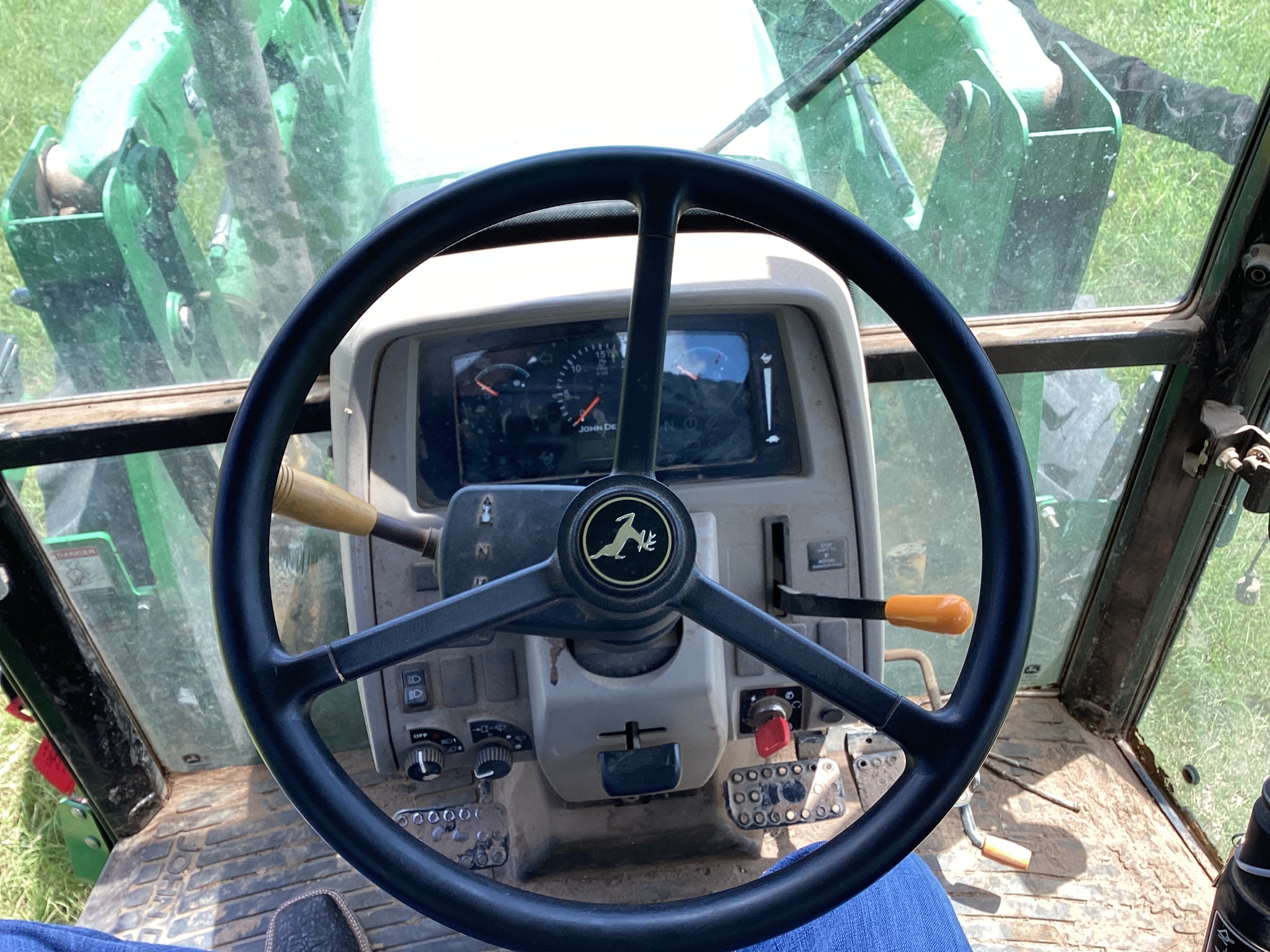 2013 John Deere 5083E Image 10