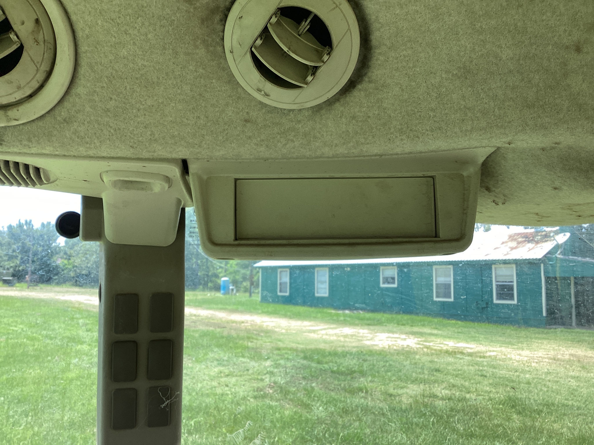 2013 John Deere 5083E Image 13