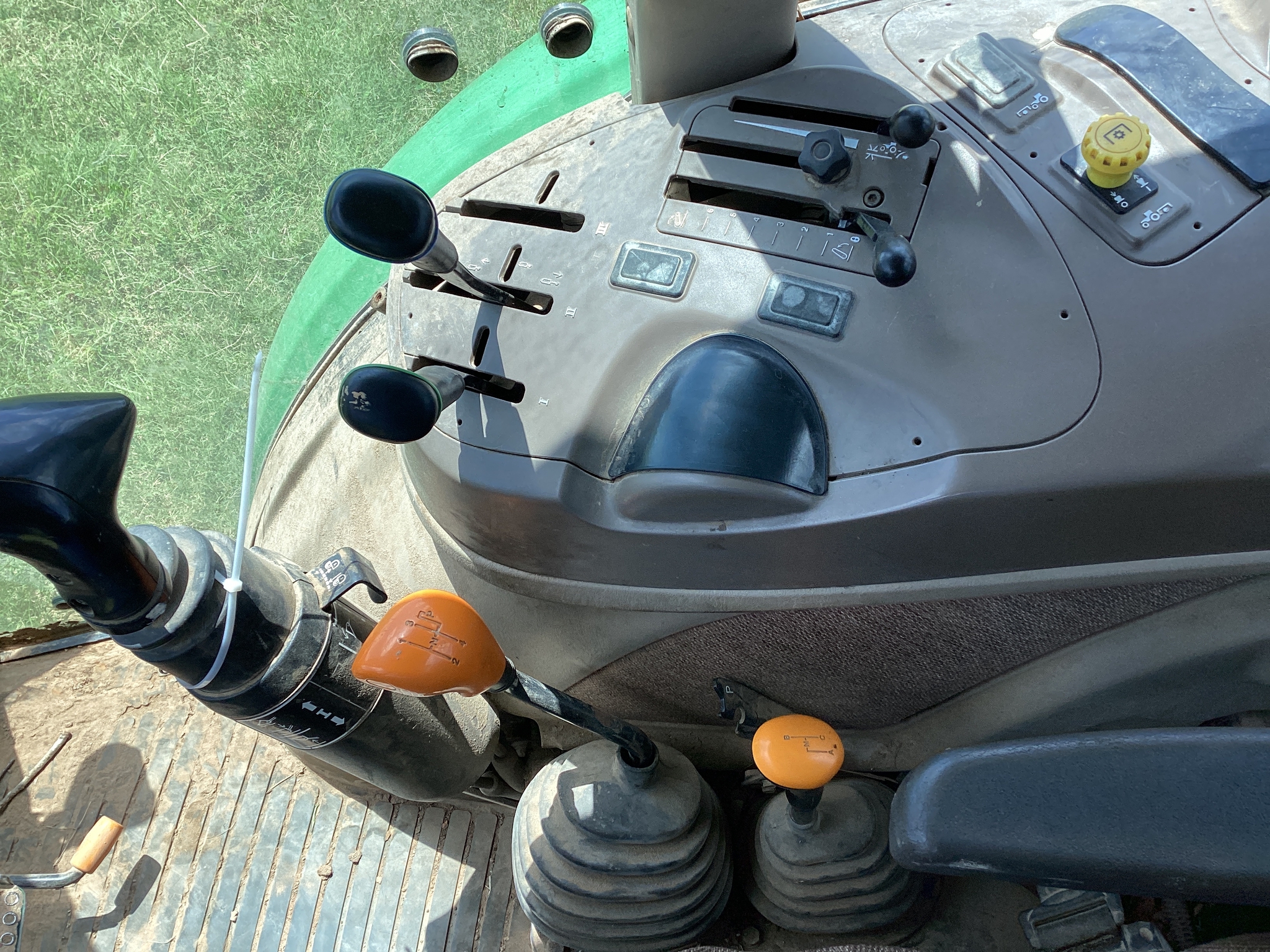 2013 John Deere 5083E Image 7