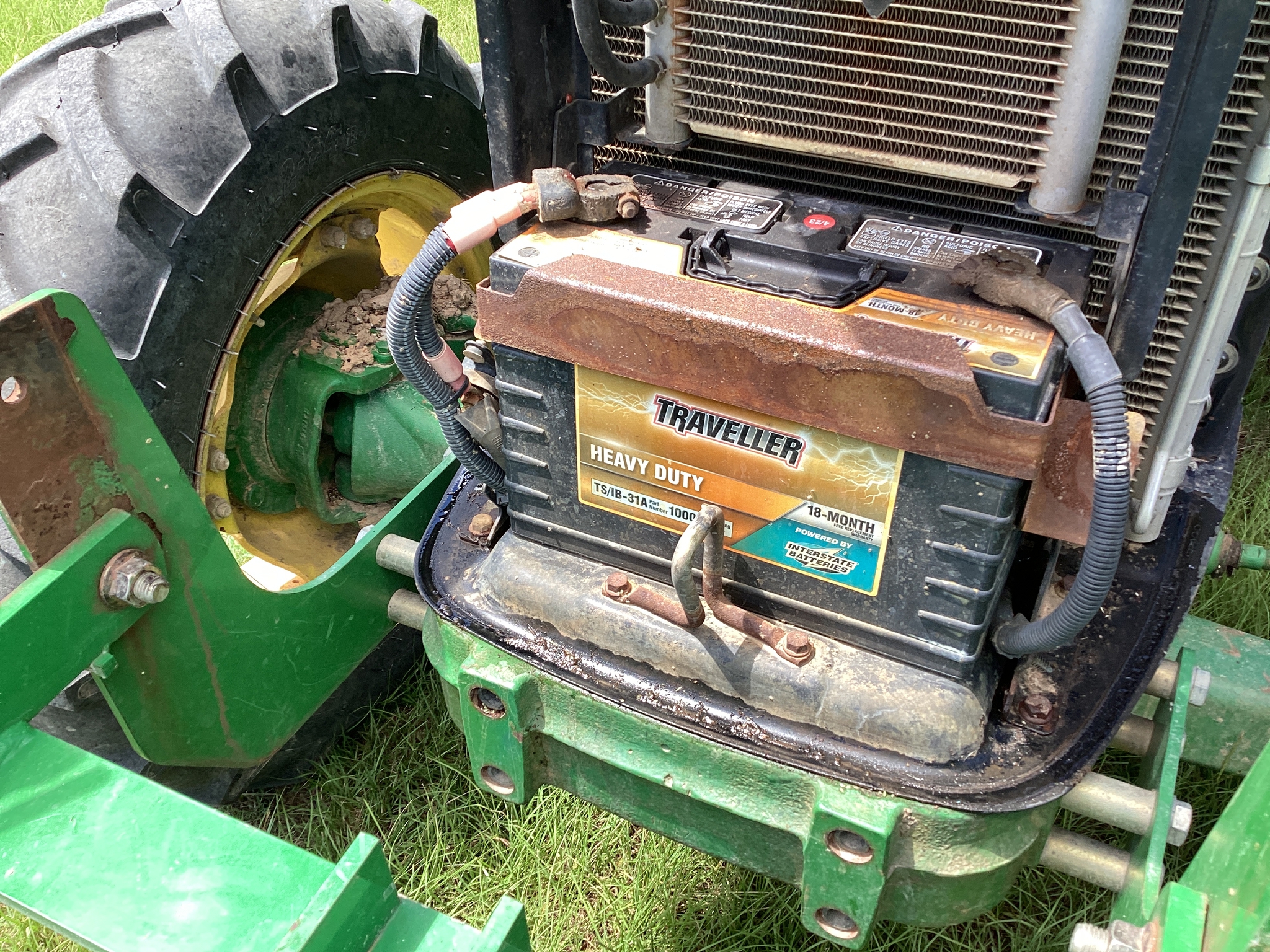 2013 John Deere 5083E Image 18