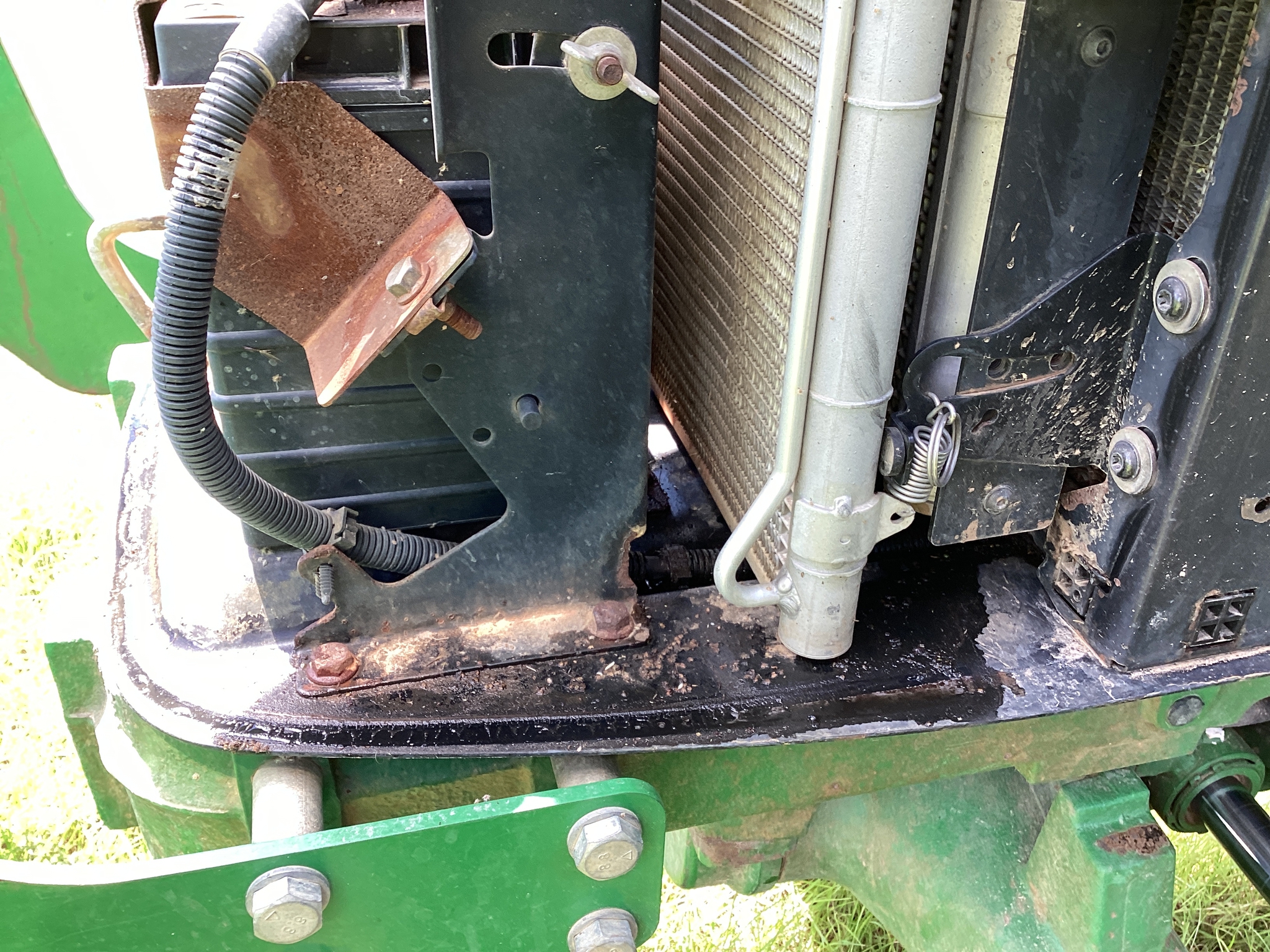 2013 John Deere 5083E Image 19