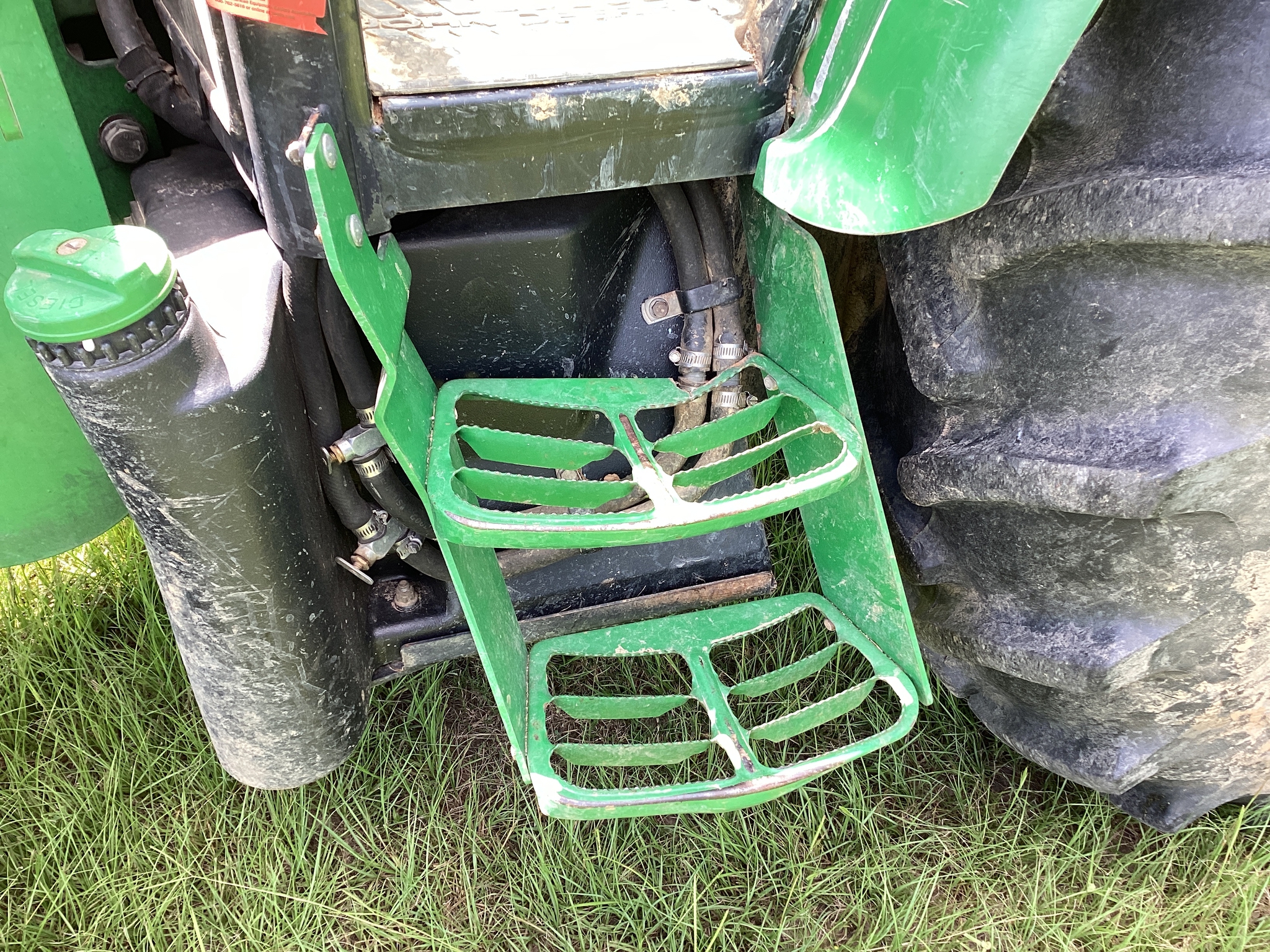 2013 John Deere 5083E Image 23