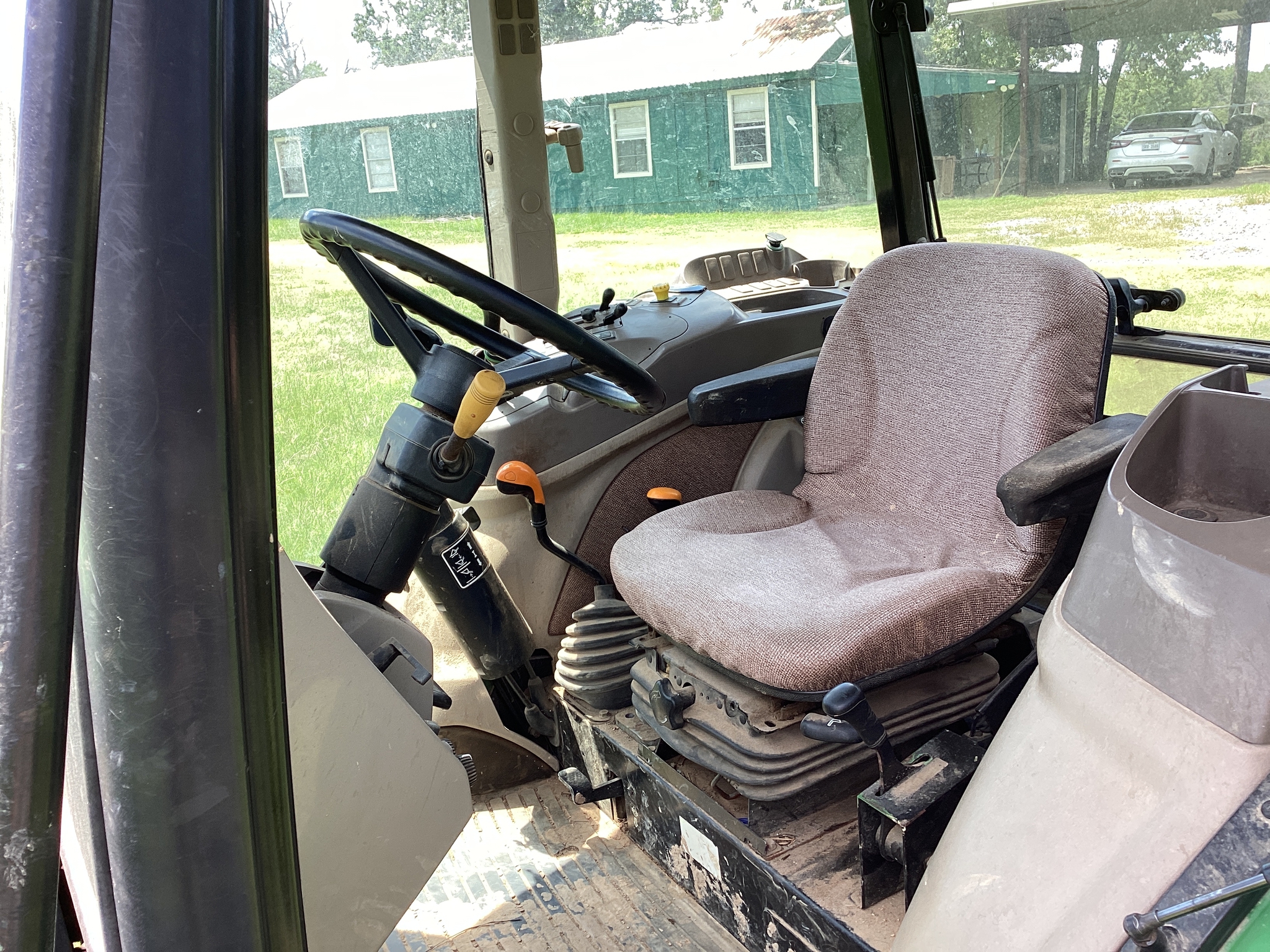 2013 John Deere 5083E Image 6