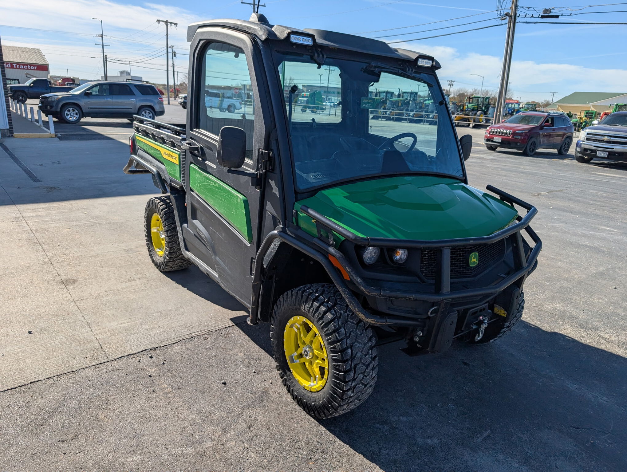 2025 John Deere XUV 845M at Heritage Tractor in Lamar, MO