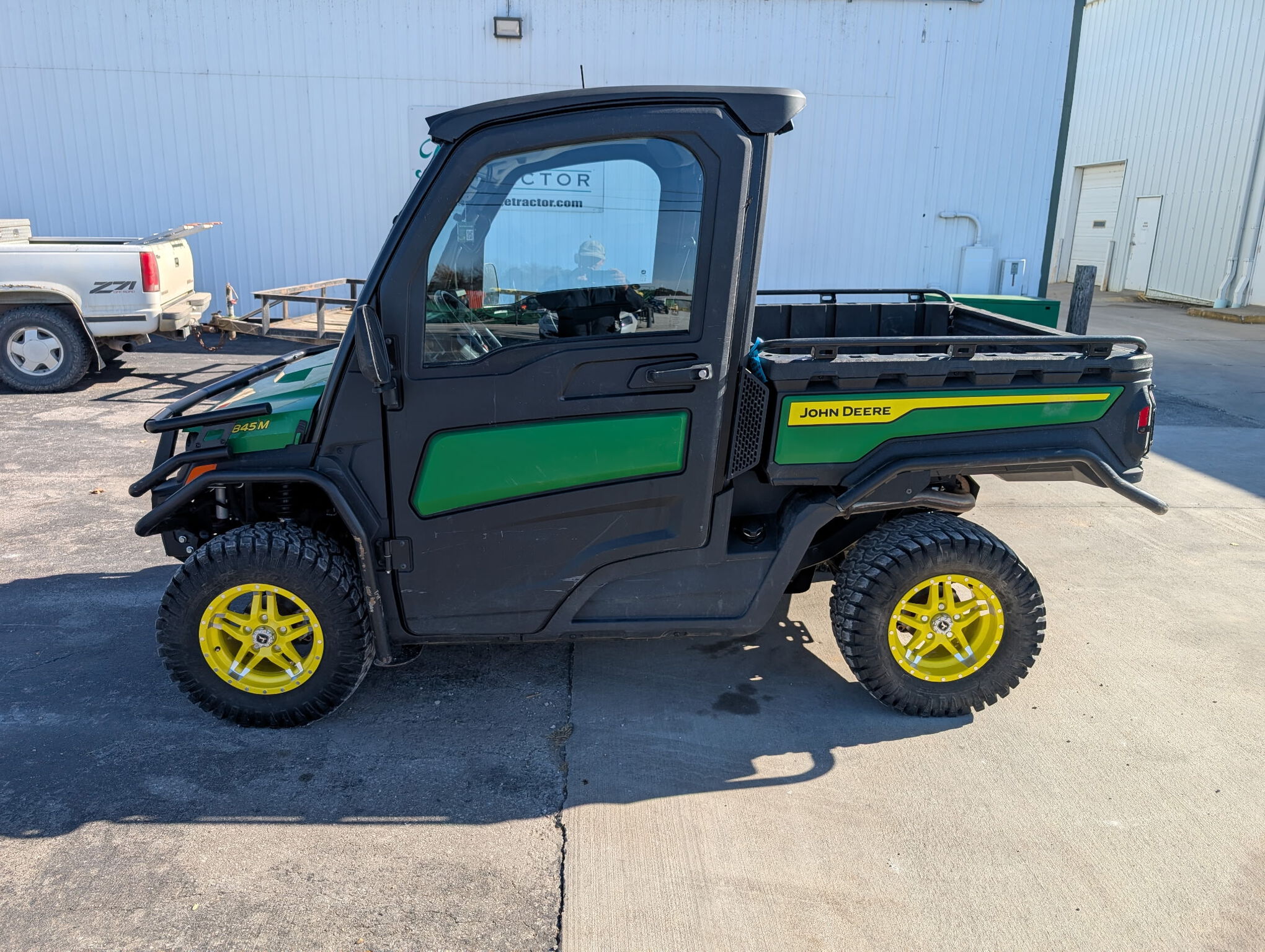  2025 John Deere XUV 845M at Heritage Tractor in Lamar, MO