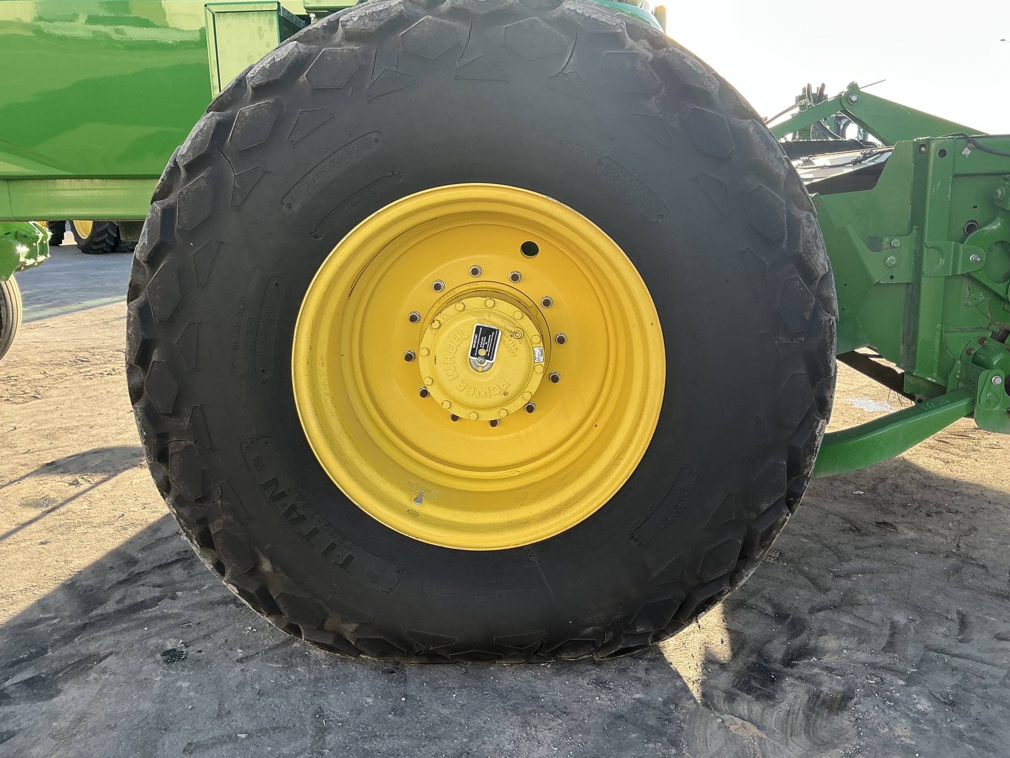 2020 John Deere W235 Image 15