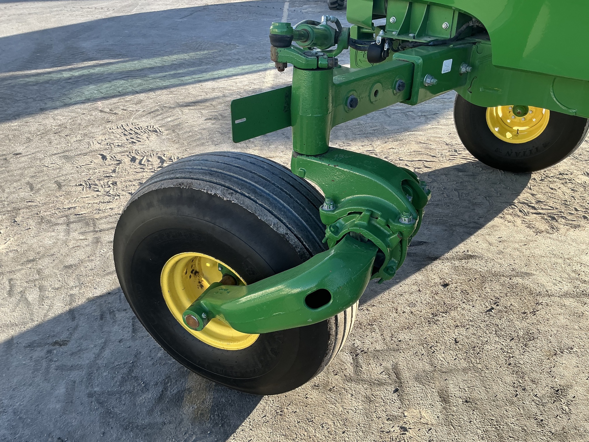 2020 John Deere W235 Image 13