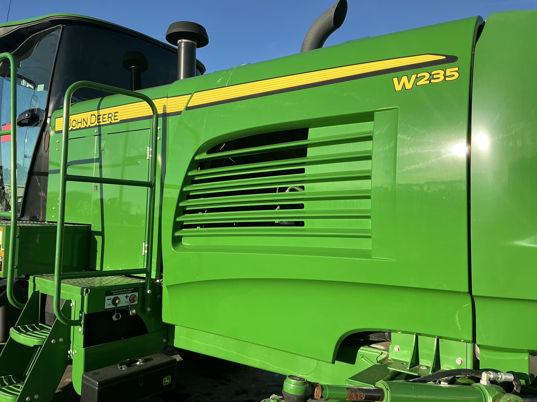 2020 John Deere W235 Image 27