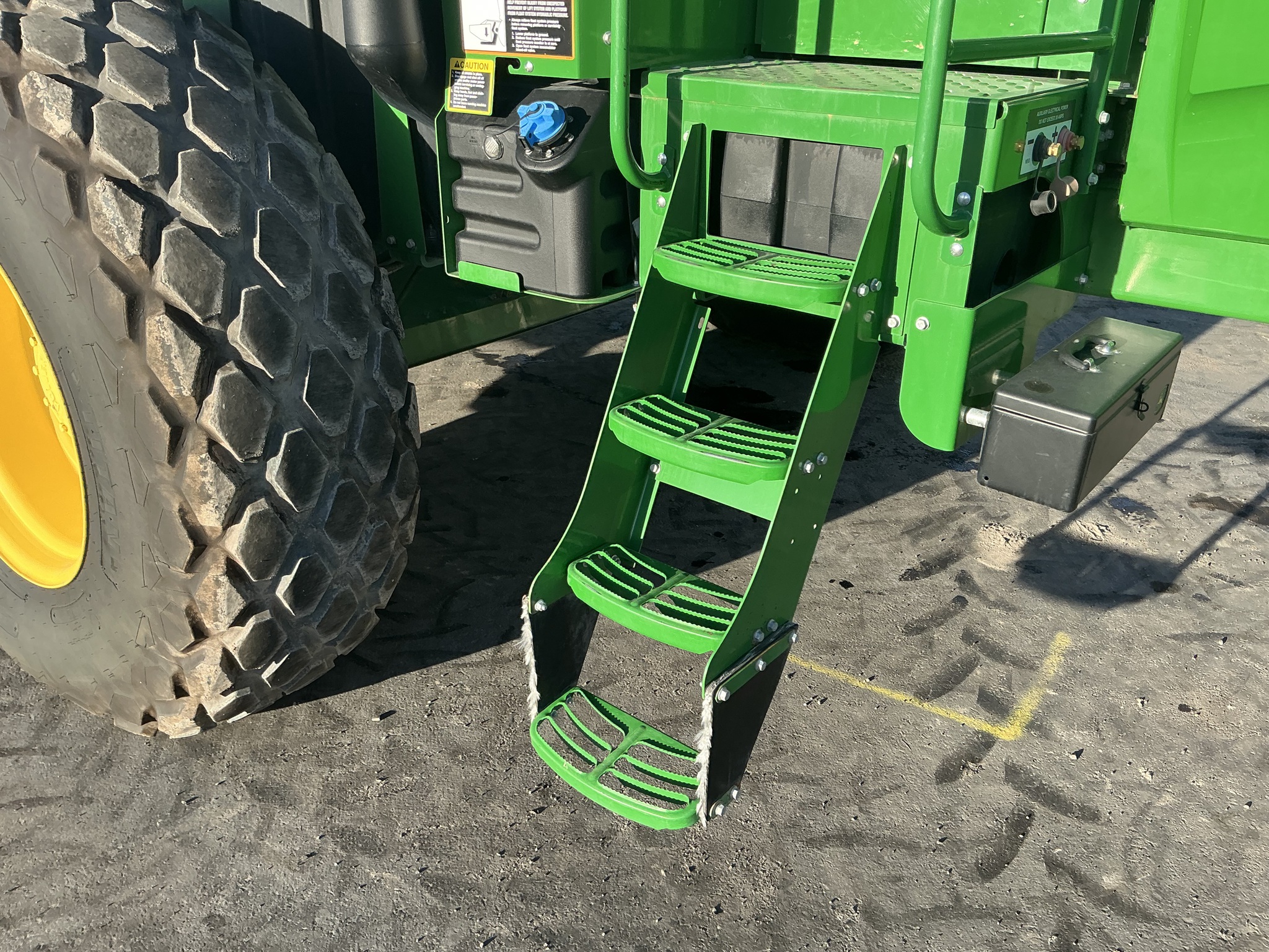 2020 John Deere W235 Image 26