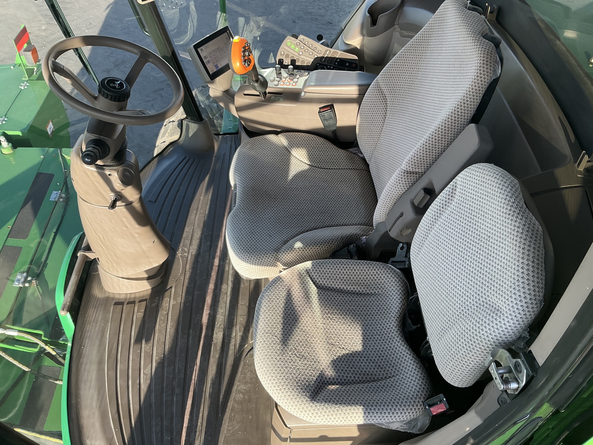 2020 John Deere W235 Image 24