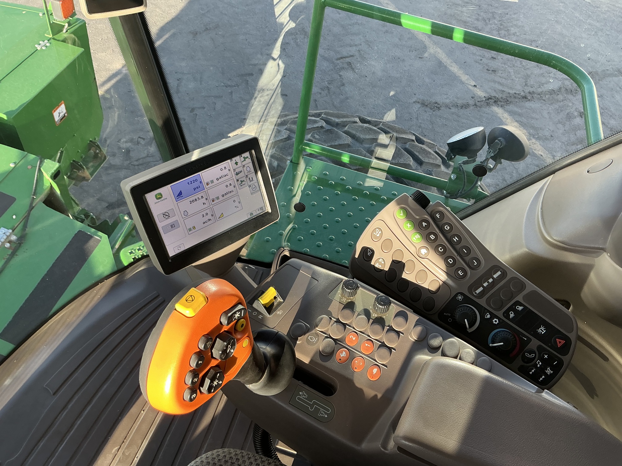 2020 John Deere W235 Image 31