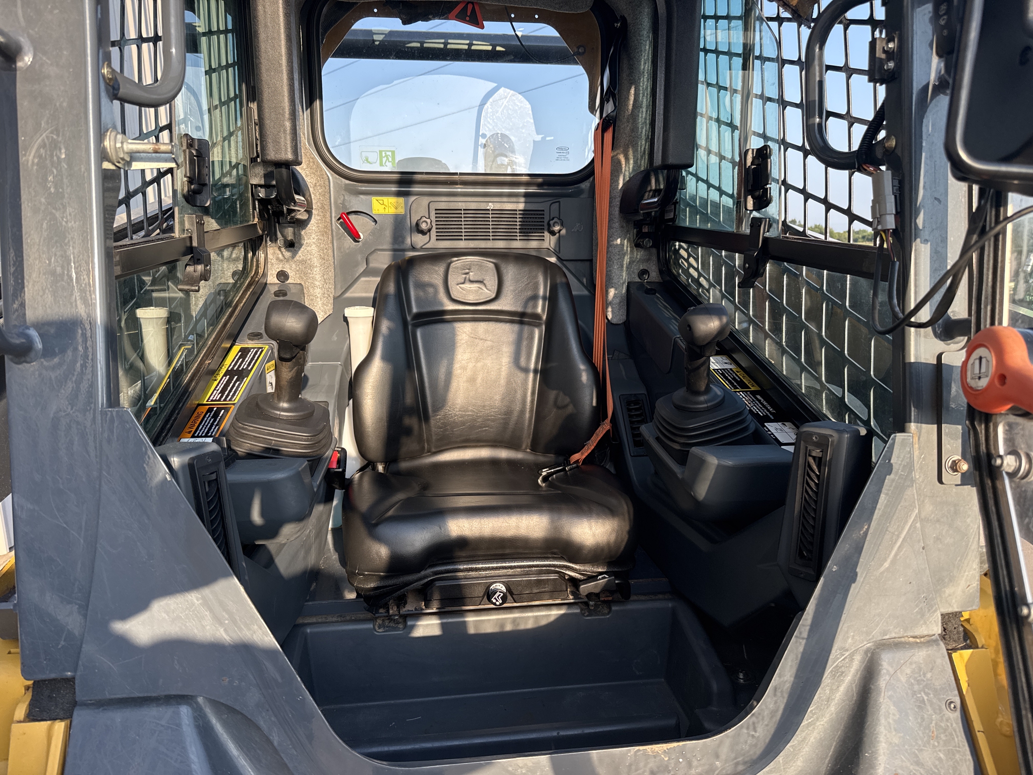 2020 John Deere 333G Image 9