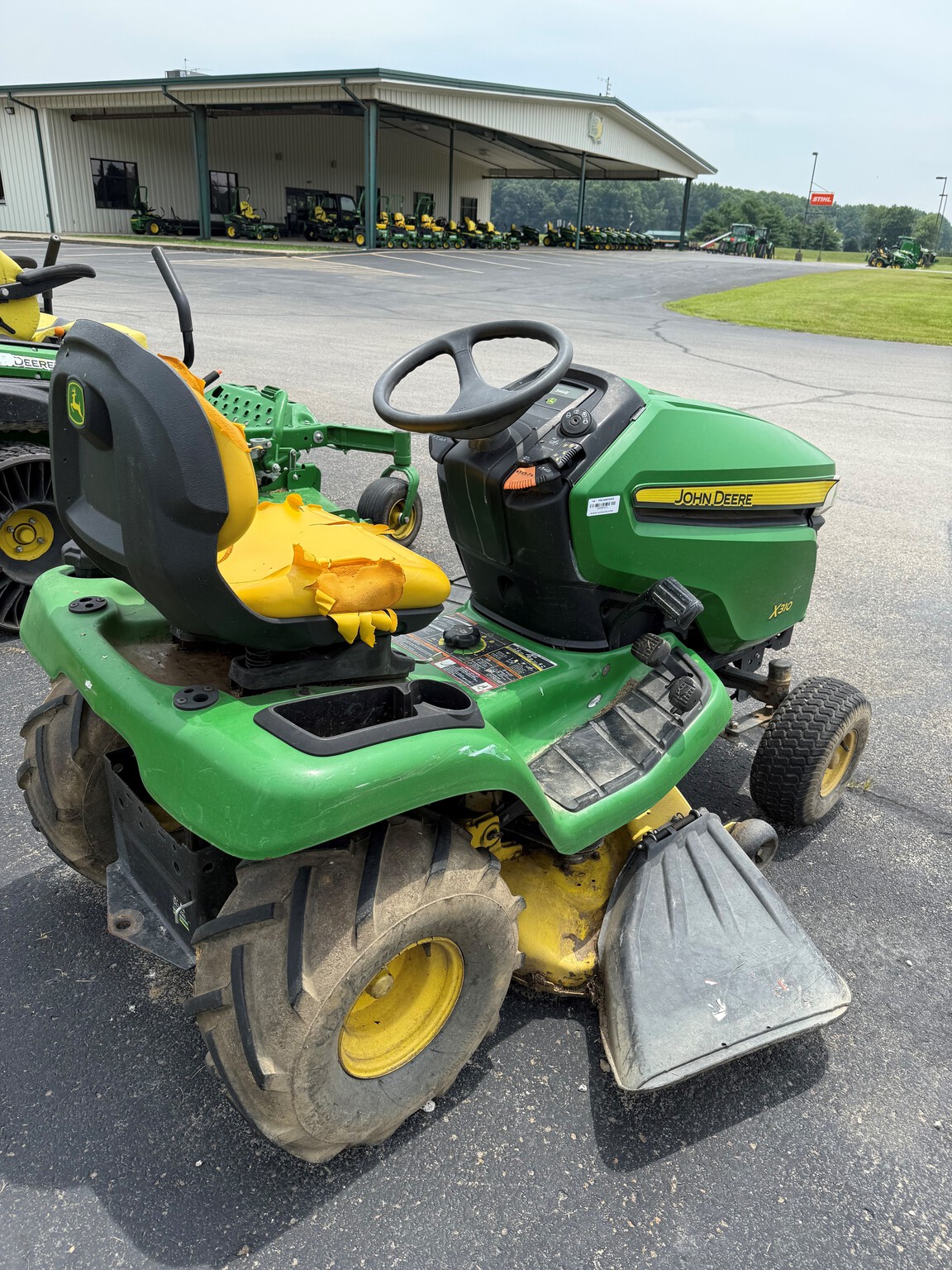 2015 John Deere X310 Image 2