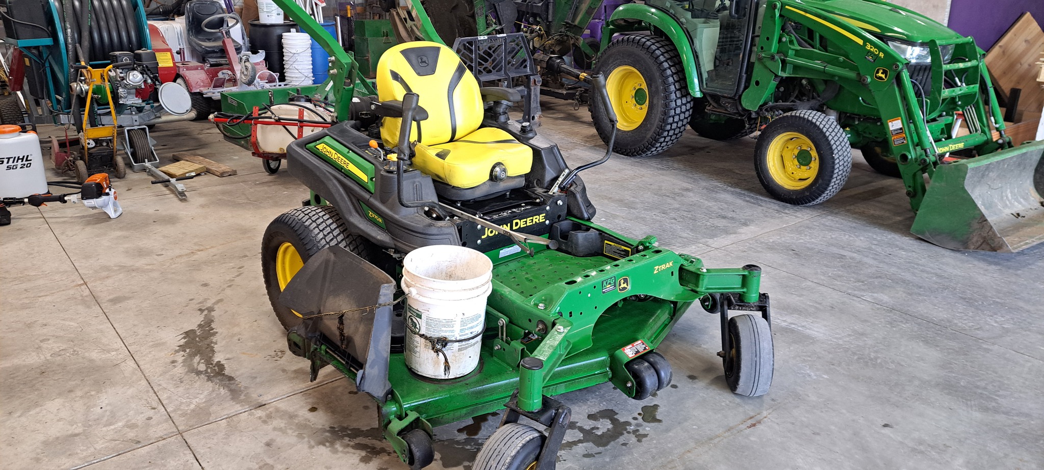 2018 John Deere Z970R Image 2