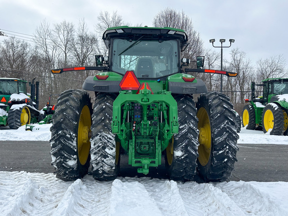 2025 John-Deere 8R 340