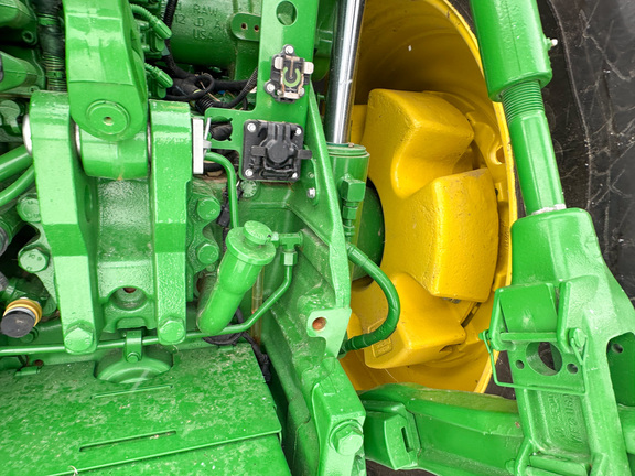 2025 John-Deere 8R 340