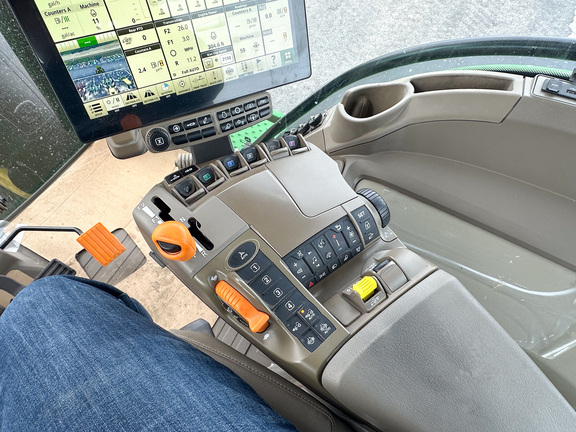 2025 John-Deere 8R 340