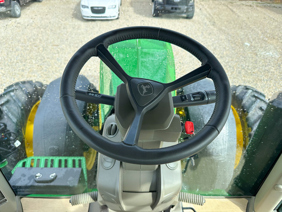 2025 John-Deere 8R 340