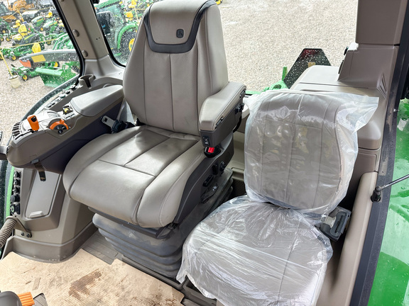 2025 John-Deere 8R 340